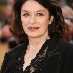 CANNES, FRANCE - MAY 27:  Actress Anouk Aimee attends the 'El Laberinto Del Fauno' premiere at the Palais des Festivals during the 59th International Cannes Film Festival May 27, 2006 in Cannes, France.  (Photo by Pascal Le Segretain/Getty Images)